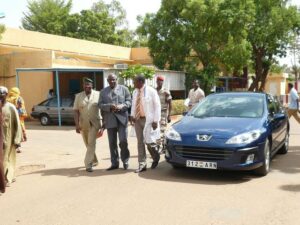 BSF_1-_Lors_de_la_reception_des_materiels_d_AREVA_de_G_a_D_directeur_de_l_hopital_ministre_et_directeur_medical - Copie