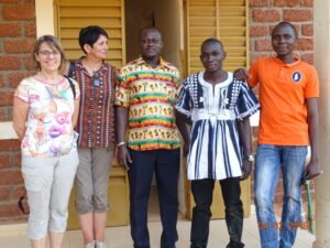 Sylvie, Chantal avec le Major, le medecin et un sage-femme à Soaw